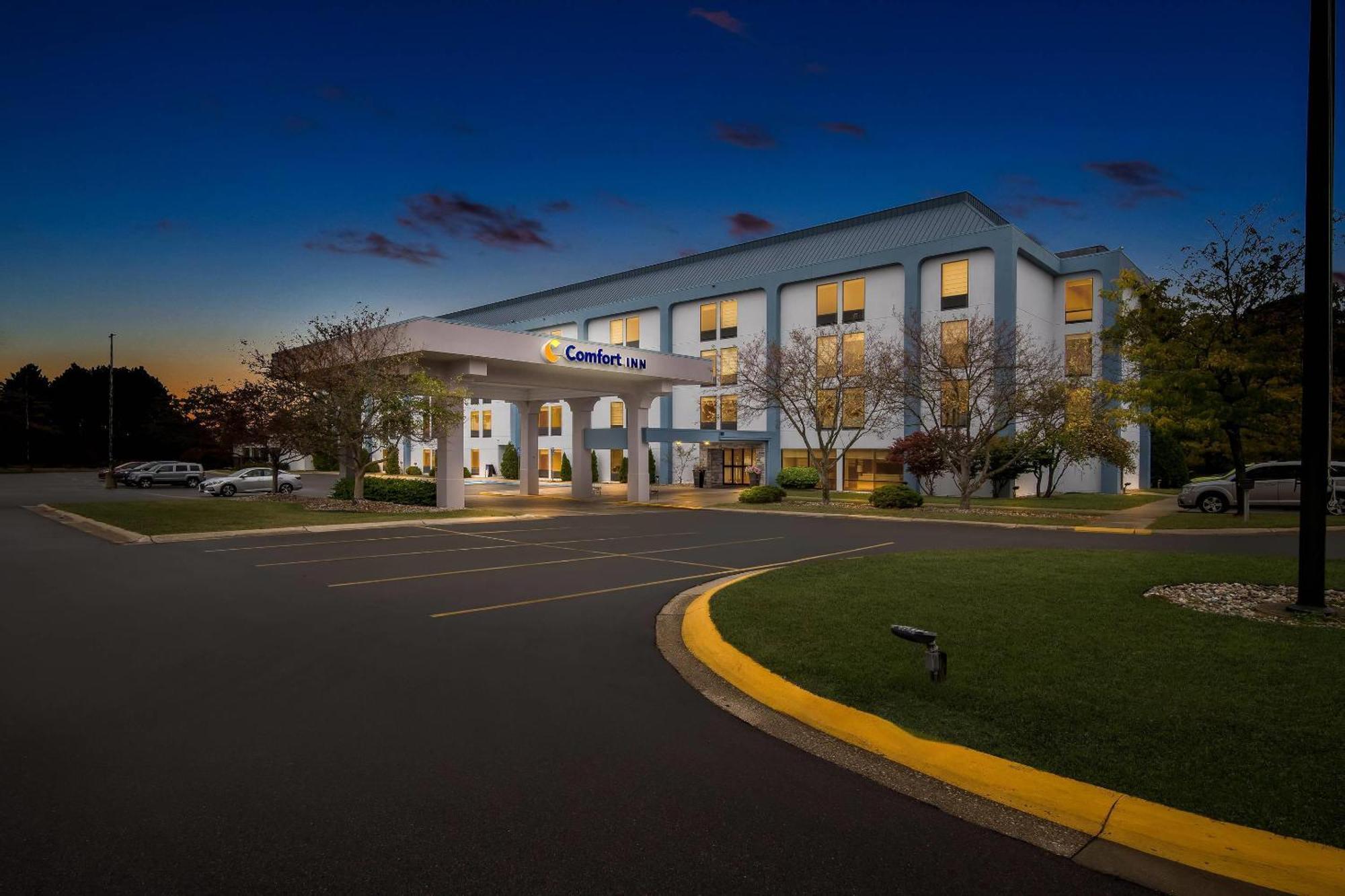 Comfort Inn Cadillac Exterior photo