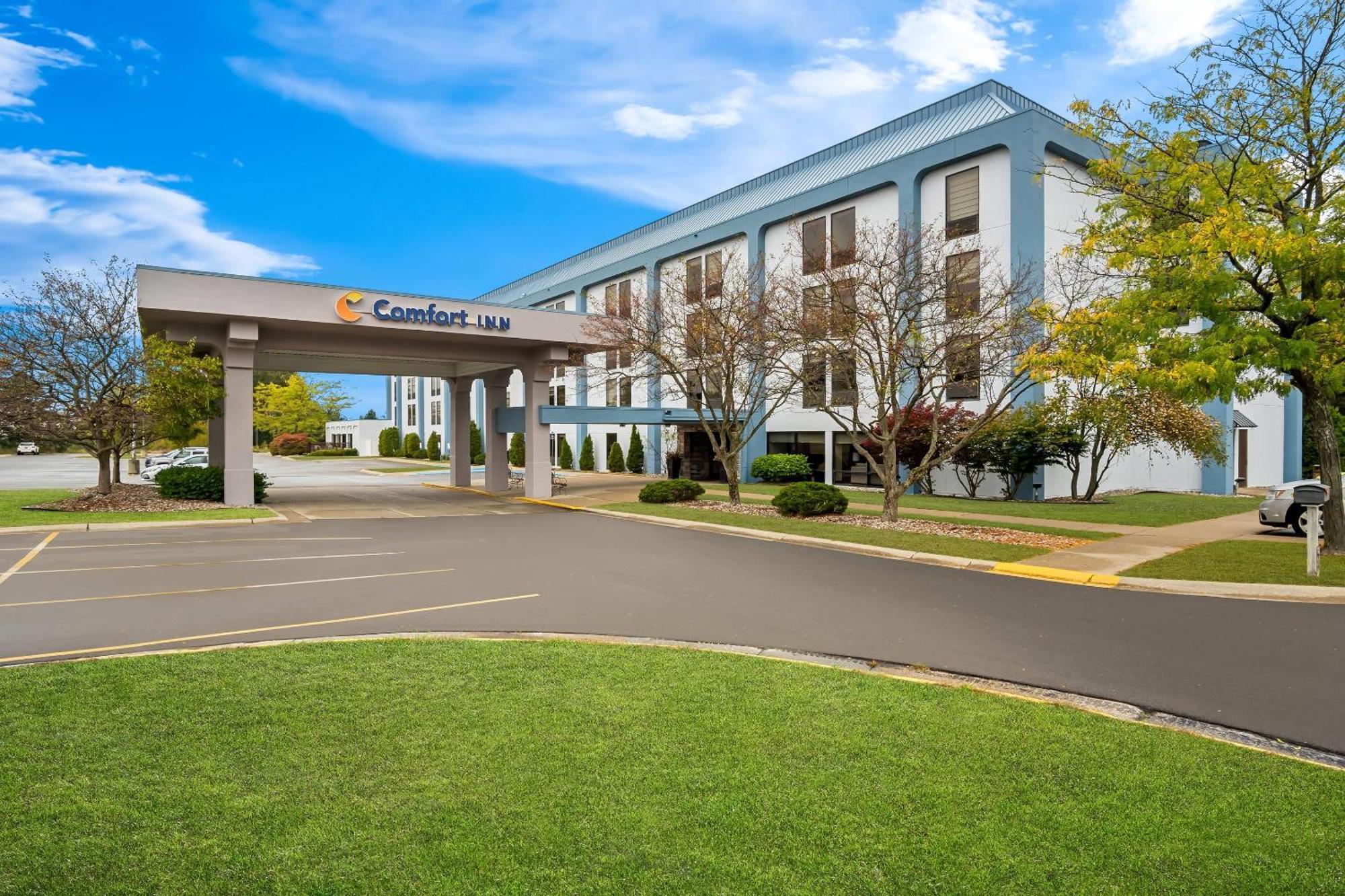 Comfort Inn Cadillac Exterior photo